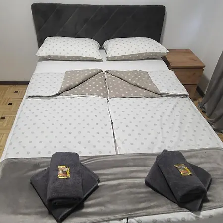 Apartma Vikovic I شقة Njiverce