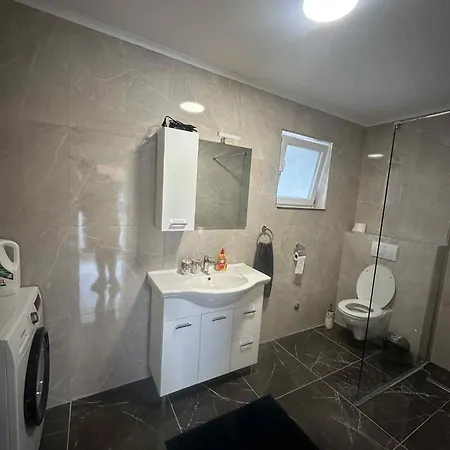 Apartma Vikovic I شقة *