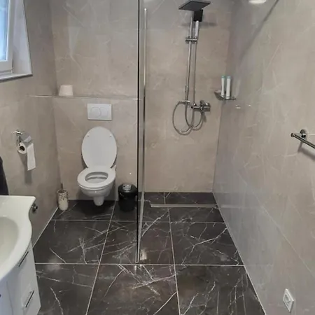 Apartma Vikovic I Njiverce