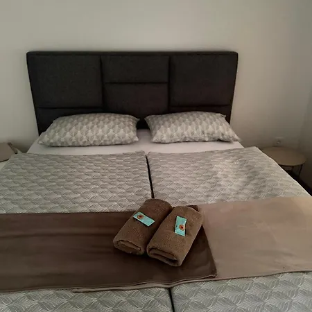 Apartma Vikovic I *